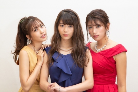 『深夜のダメ恋図鑑』主演の3人。(左から)佐野ひなこ、馬場ふみか、久松郁実。(C)Ira Ozaki,Shogakukan/ABC TV