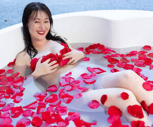 竹中知華デジタル写真集『Everyday TOMOKA』(C)唐木貴央/集英社