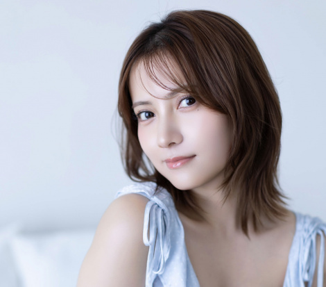 桃月なしこ、大人クールなグラビア