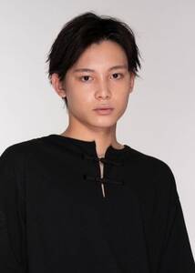 ソニー・ミュージックアーティスツ所属：中村榛