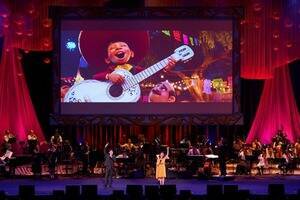 wFriends of Disney Concertxߋ^Presentation licensed by Disney Concerts (C)All rights reserved