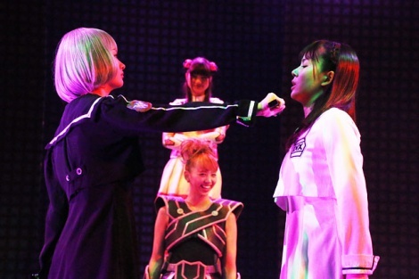 アイドルたちがSF世界で大乱闘 舞台『時空警察クロノゲイザー』開幕 10枚目 ニュース画像 Deviewデビュー