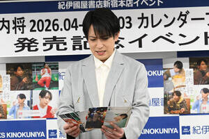 「陳内将2026.04-2027.03カレンダーブック」(東京ニュース通信社刊)の発売記念イベントに登壇した陳内将