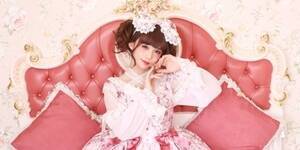 wHARAJUKU POP MAGAZINExɓoꂵĂ郂f[VB
