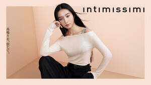 Intimissimi̓{AoT_[ɏACKoki,