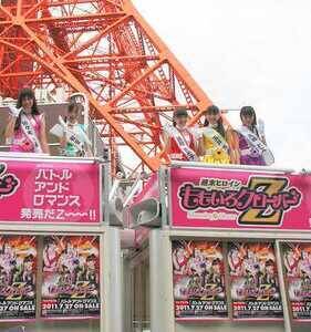 �����^���[�̒��ԏ�ŉ������s����������N���[�o�[Z�̃����o�[�B�����獲�X�؍ʉāA�L���ǉʁA�S�c�č؎q�A�ʈ䎍�D�A������(C)ORICON DD inc.