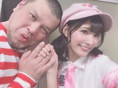 魅惑のハレンチボディ 彩川ひなの ルミネtheよしもと初登場 野生爆弾くっきーと絶妙な絡みを見せる ニュース Deview デビュー